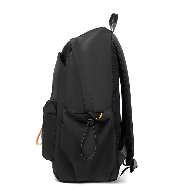 The new casual backpack for men is simple, fashionable, lightweight and waterproof. It is a daily travel backpack and a school bag for middle and high school students Application Scenario