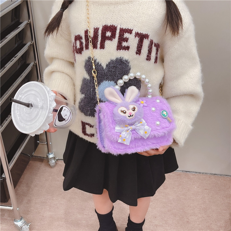 The 2023 new style of little girl bags are fashionable and stylish. The princess handbag is versatile. The children's crossbody bag is a cartoon plush bag Application Scenario