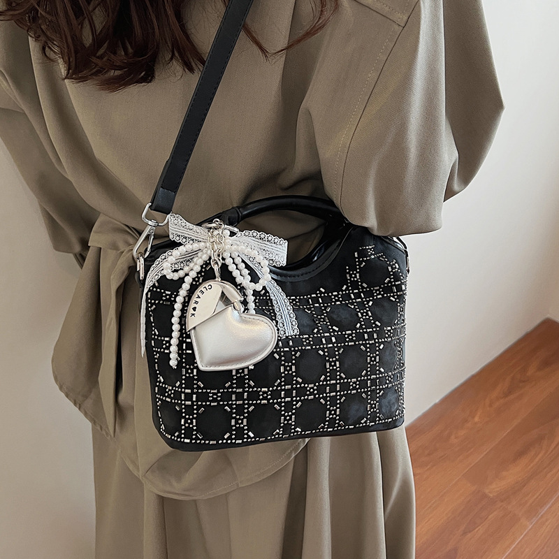 Summer fashion women's versatile hand-held niche crossbody design 2025 simple crossbody bucket bag, new Korean style for commuting Specification drawing