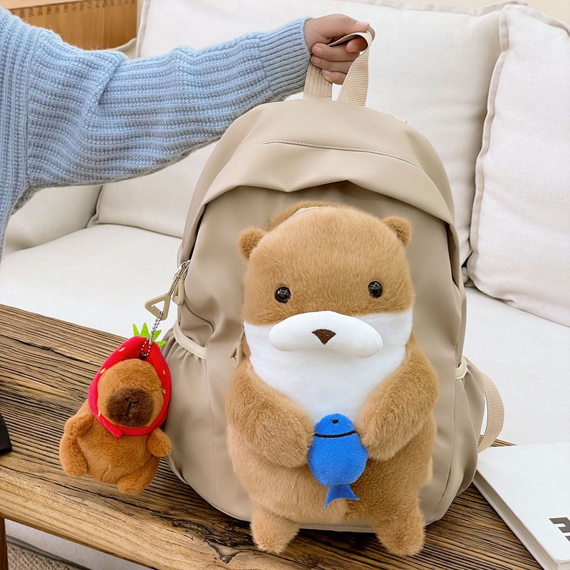 Plush toy backpack for girls, new cute otter backpack for primary school students, casual and lightweight children's backpack Application Scenario