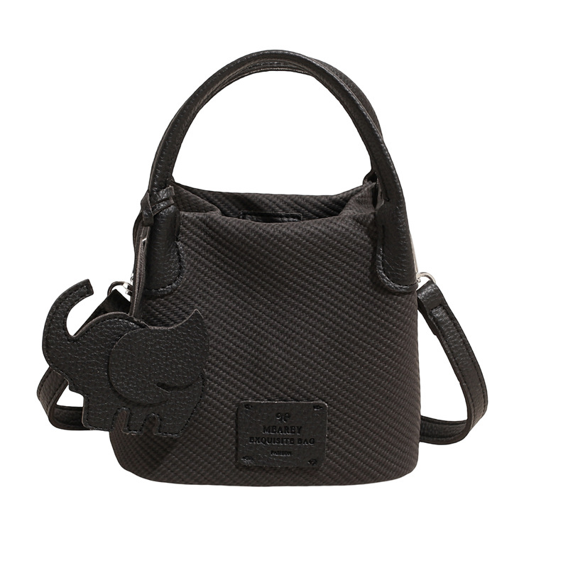 Trendy casual handbag for women, 2025 summer fashion, niche, simple and fresh, versatile bucket commuting crossbody bag Item Picture