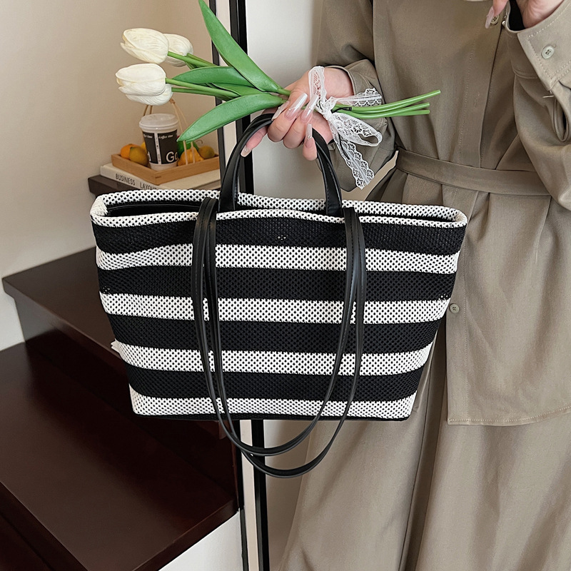 Fashionable large-capacity commuting bag for women 2025 new style, single-shoulder bag for going out to work, casual color-blocking tote bag details Picture