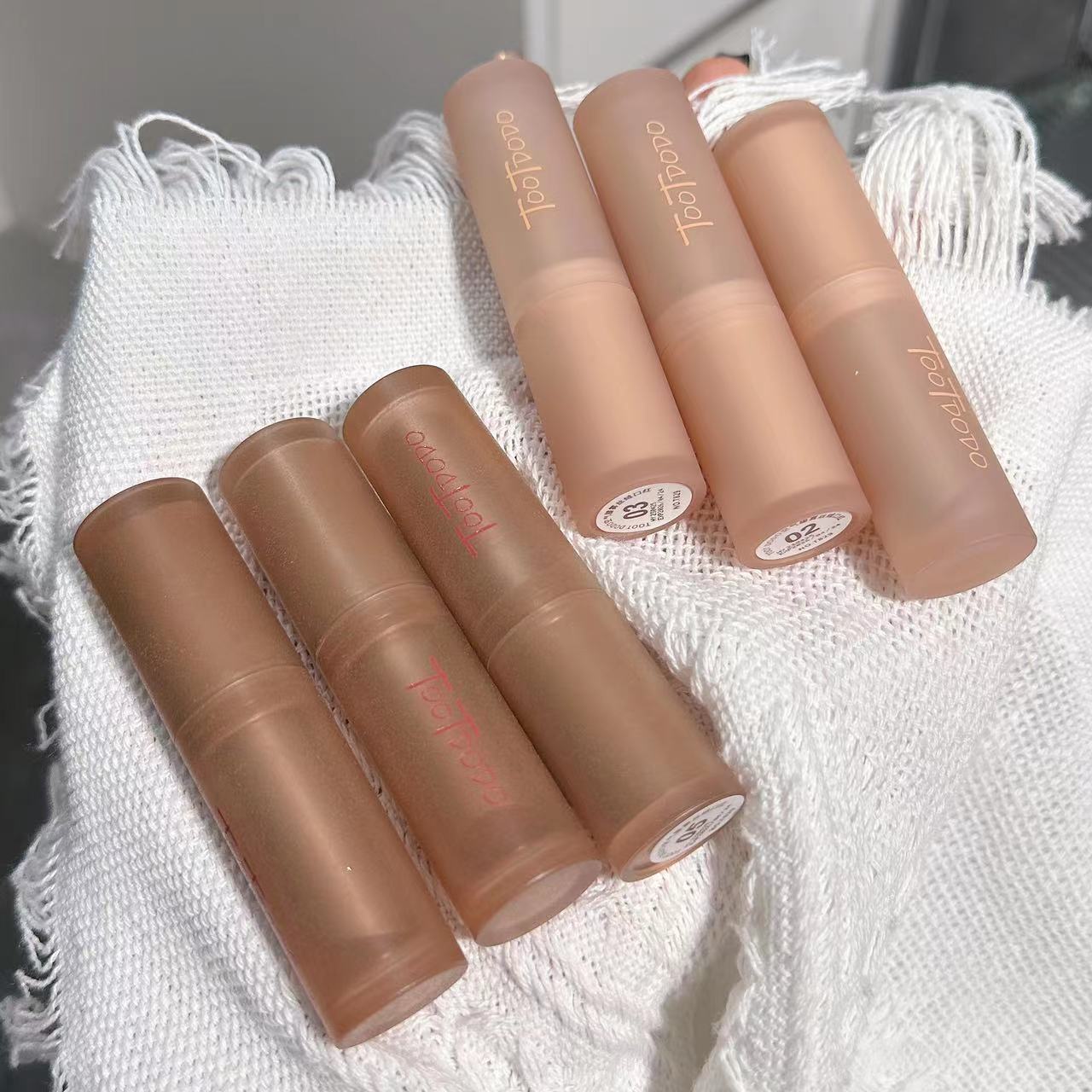 Toot Dodo~ Air Mist velvet lipstick enhances complexion, long-lasting non-stick, soft mist matte nude lipstick Application Scenario