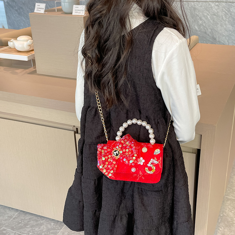 New spring and summer trendy children's bags: Fashionable little Chanel princess bag, cute hand-held crossbody bag for little girls Application Scenario