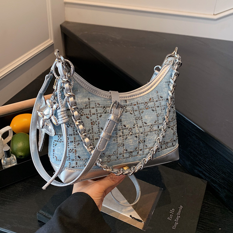 A fashionable diamond-encrusted bag for women in the summer of 2025, featuring a unique and trendy dumpling bag that is versatile full figure