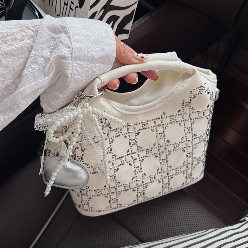 Summer fashion women's versatile hand-held niche crossbody design 2025 simple crossbody bucket bag, new Korean style for commuting full figure