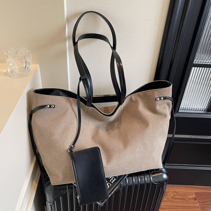 Niche design large-capacity tote bag 2025 new simple and versatile shopping bag, laid-back style canvas underarm bag full figure