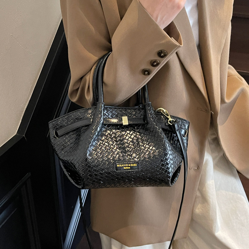 Simple crossbody bag 2025, single-shoulder bucket bag, Spring new style for work, Korean style bag, embossed commuting fashion bag for women details Picture