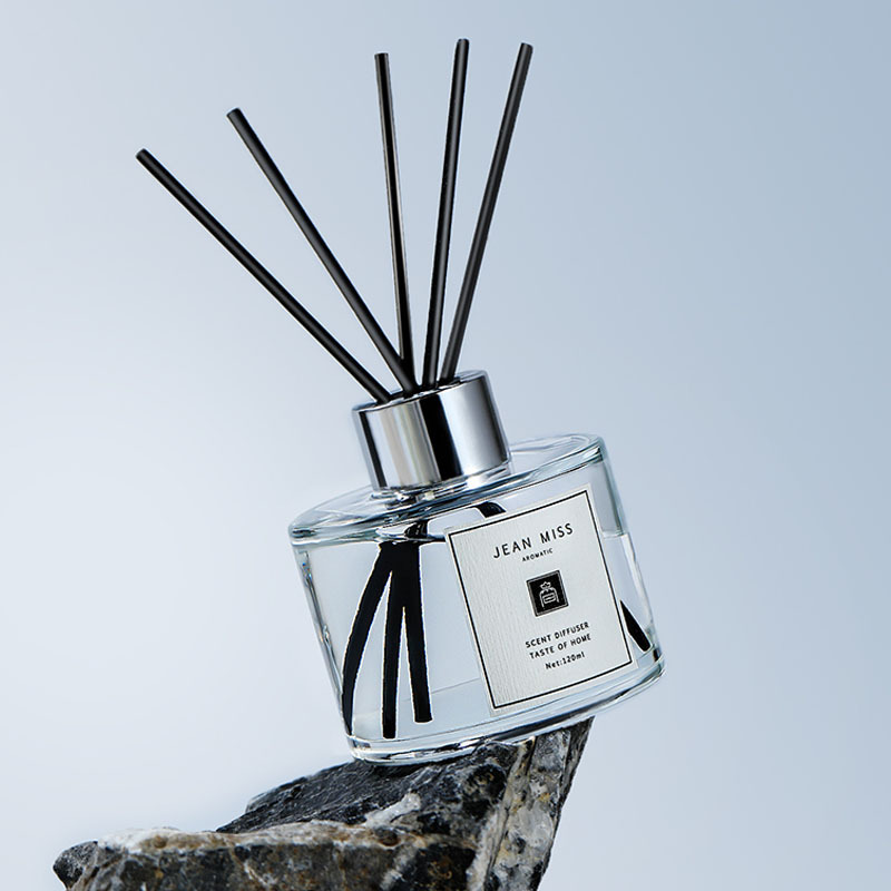 Xiaocheng Yixiang's new flameless scented diffuser, long-lasting light fragrance, fresh and deodorizing for bedrooms, hotels and toilets, indoor wholesale full figure