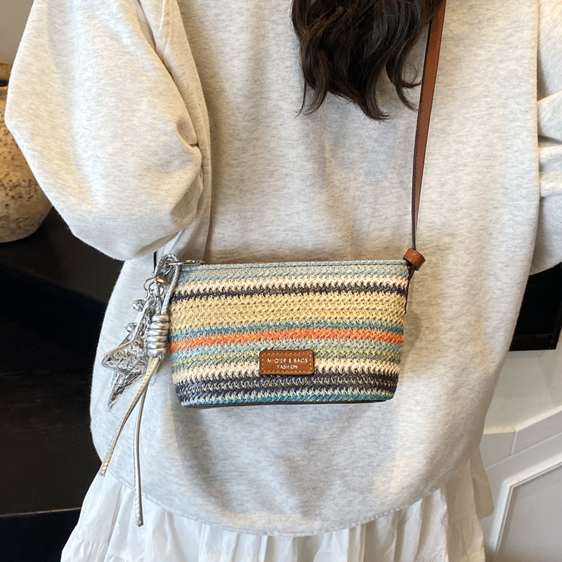 This year, the rainbow woven small bag is in vogue. It's a new summer model for girls in 2025, a trendy single-shoulder bag with contrasting colors and a crossbody bag Specification drawing