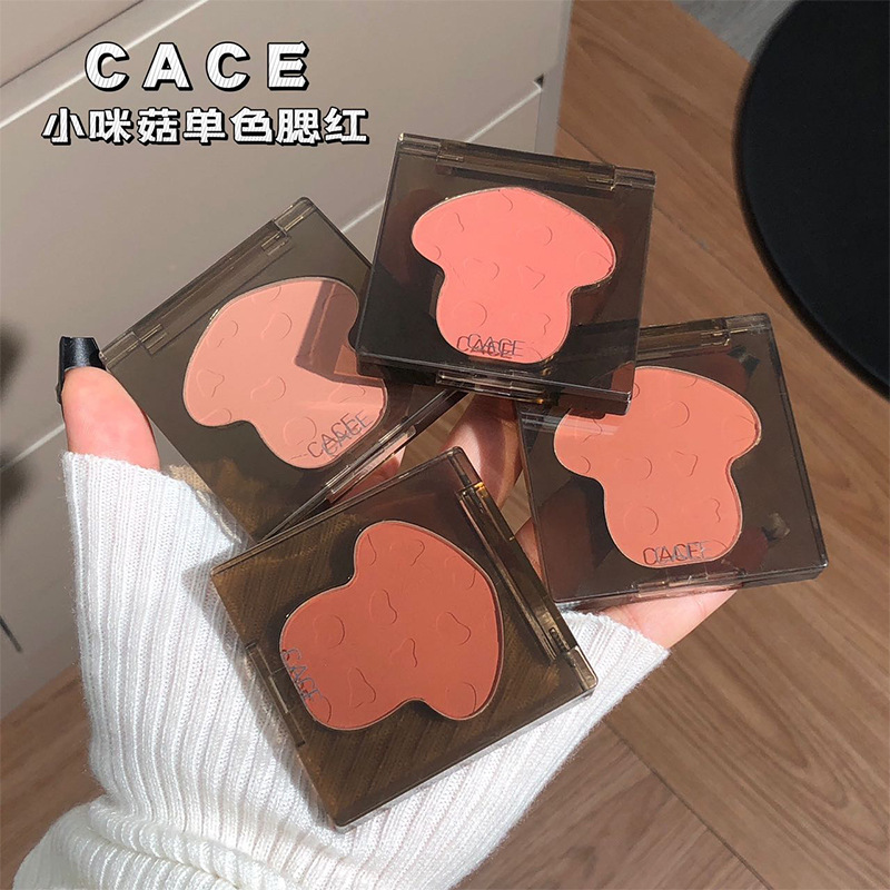 CACE's new product, the "Little Mushroom" single-color blush Pink series, features a four-color makeup palette for girls with a nude touch full figure