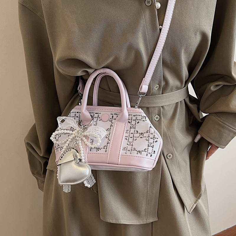 Korean minimalist, versatile and niche hand-held bucket bag for women, a new summer 2025 fashion single-shoulder crossbody bag trend details Picture