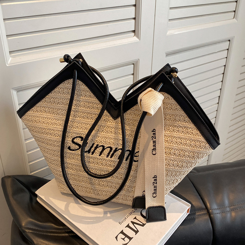 Summer large-capacity bag 2025 New straw woven bag for women, niche design single-shoulder bag, versatile woven tote bag full figure