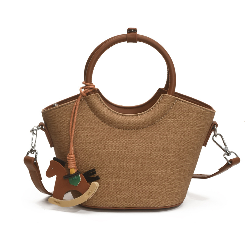 A niche design bucket bag 2025 summer trend new casual, simple, high-quality and fashionable women's single-shoulder crossbody bag Item Picture