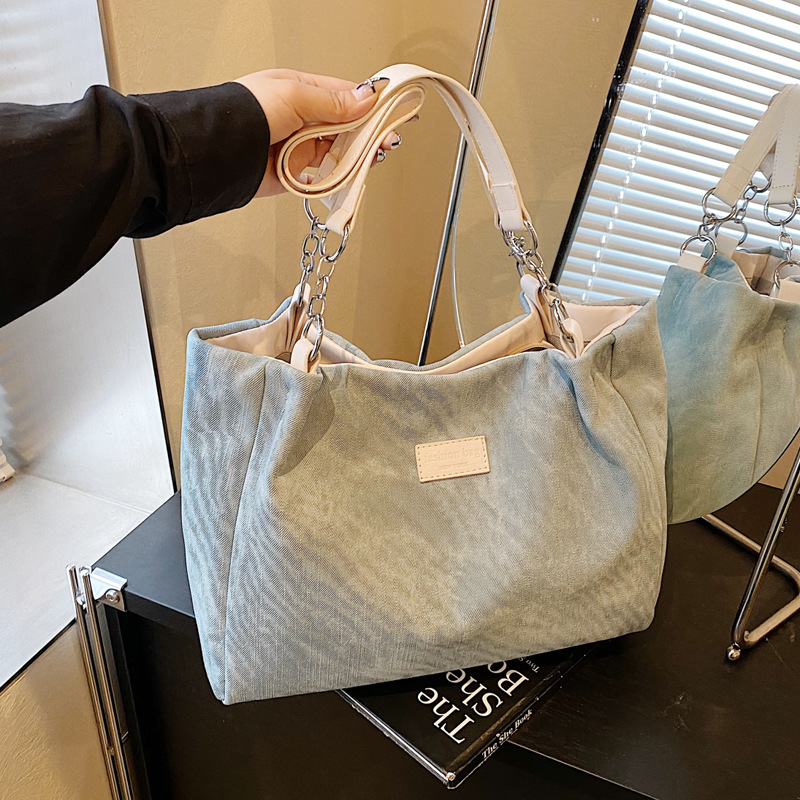Korean style simple and versatile bag for women, new summer 2025 fashion and niche handbag, large capacity tote bag for commuting full figure