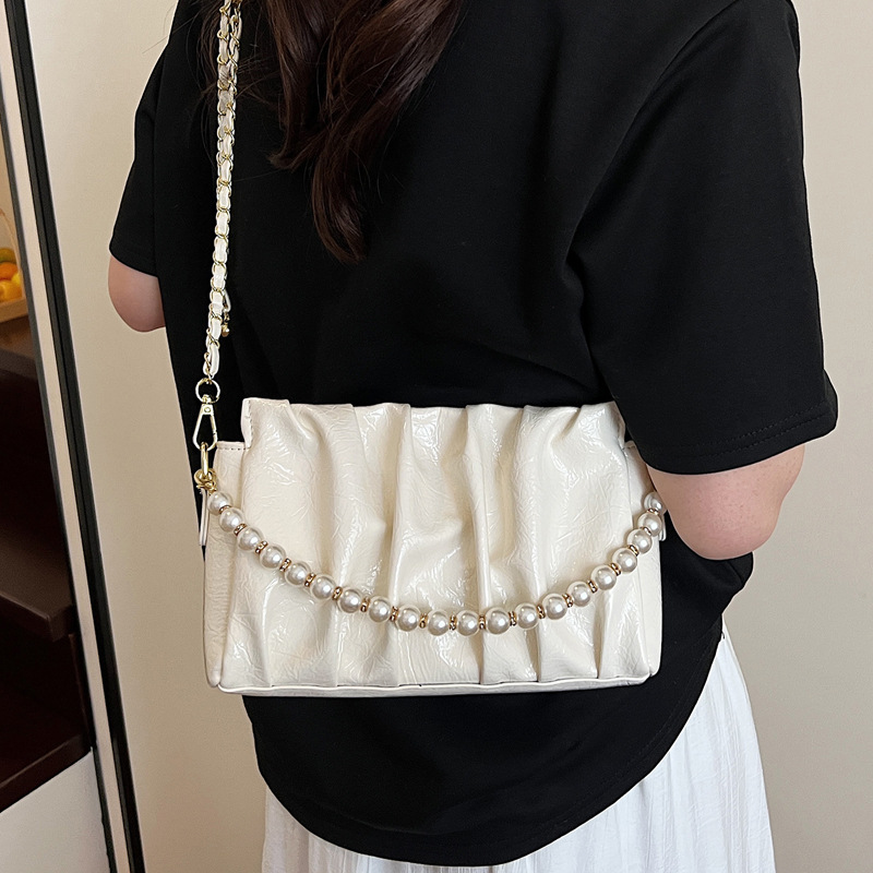 The 2025 summer new pearl hand-held women's bag, underarm bag, trendy and versatile shoulder bag, fashionable design crossbody bag Specification drawing