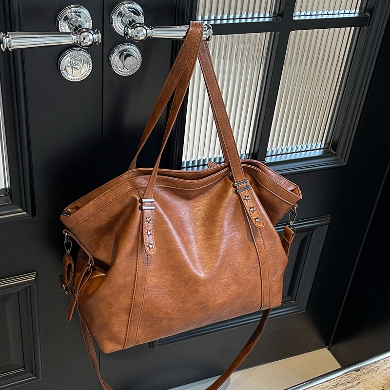 Cross-border large-capacity tote bag for women 2024 New style fashionable single-shoulder bag, retro simple casual crossbody bag for women Application Scenario