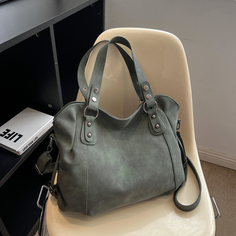 European Station Fashion commuter handbag for women 2022 New style casual single-shoulder bag, simple and elegant matte leather crossbody bag full figure