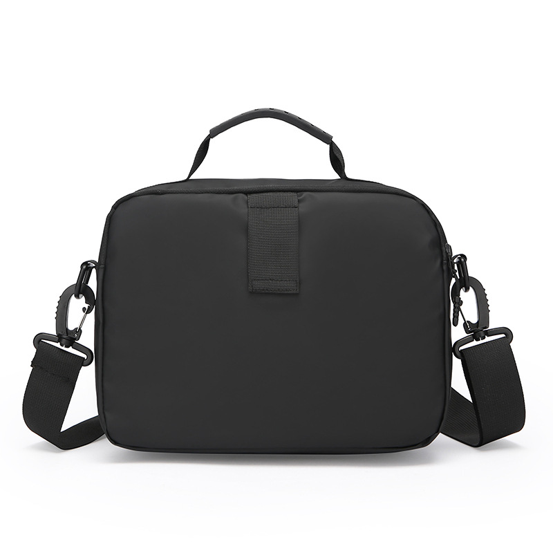 The new men's bag features multiple pockets for outdoor, casual and business use. It is a large-capacity single-shoulder crossbody bag that is fashionable, simple and cross-border Application Scenario