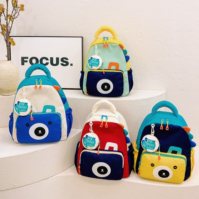 New children's small book bags for kindergartens, color-blocking sports backpacks with stitching and cute printed cartoon children's backpacks full figure
