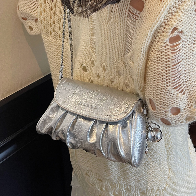 French niche pleated bag for women 2025 new style, versatile and stylish cloud bag, high-end chain single-shoulder crossbody bag Application Scenario