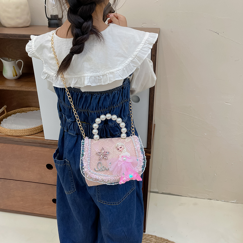 Princess Elsa Bag, Little Girl Baby New Year Greeting Bag, New Girls' Pearl Handbag, red single-shoulder crossbody bag Application Scenario