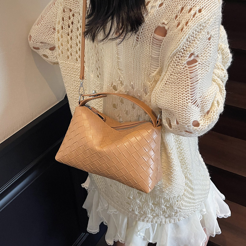 Fashionable woven handbag for women 2025 Summer new casual and simple dumpling bag, commuting trend crossbody bag for women Specification drawing