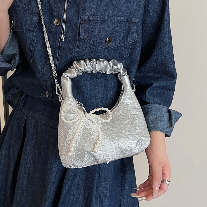 Summer handbag, women's hand-held underarm pillow bag, 2025 new diamond-patterned diamond denim blue single-shoulder fashionable crossbody bag Application Scenario