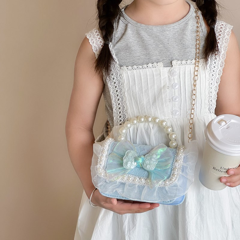 New 2024 popular children's crossbody bags, girls' bags, fashionable pearl bags, lace bows, children's skirts and matching bags Application Scenario