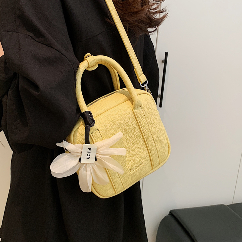 Commuting versatile small square bag 2025 Summer Niche design Boston bag Fashionable mini handbag Women's crossbody bag Application Scenario