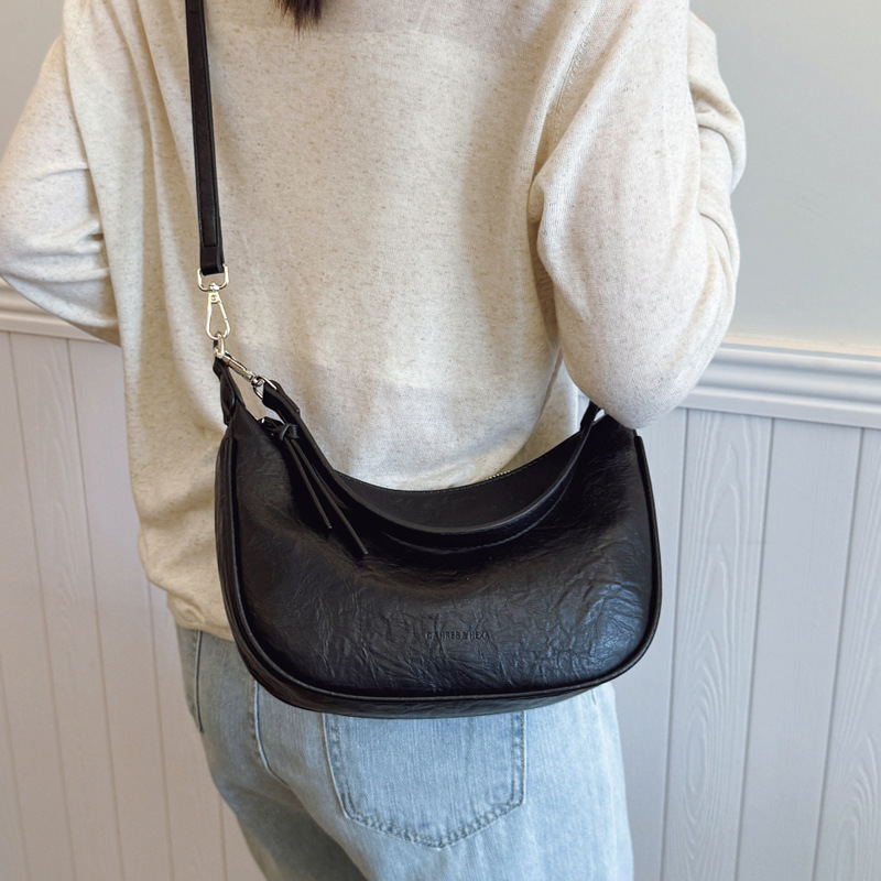 Niche design, versatile and stylish dumpling bag 2025 New style women's single-shoulder bag, casual and lightweight, internet-famous crossbody bag details Picture