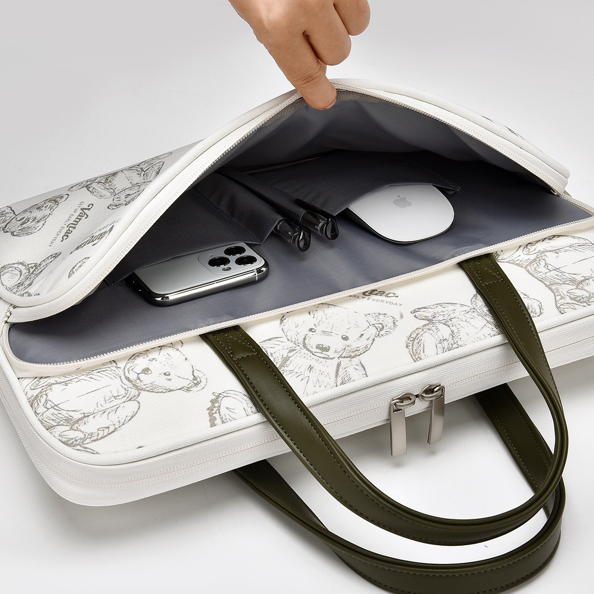 Cartoon Bear Laptop Bag 14-inch high school girls' appearance level suitable for Apple and Huawei 180 full opening laptop bag Application Scenario