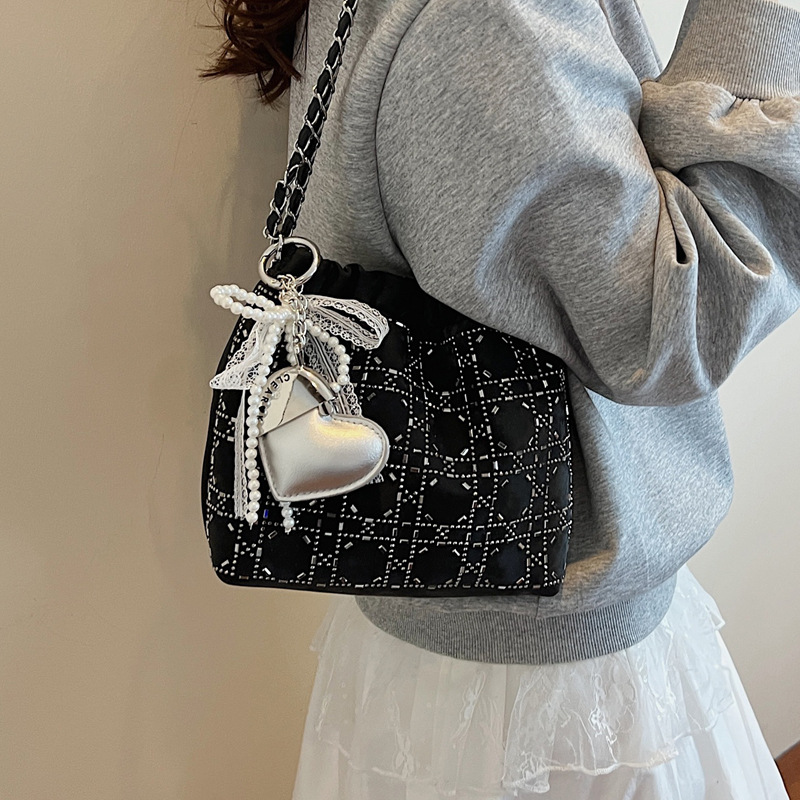 Pleated underarm small bag for women, 2025 new style fashionable denim bright diamond bucket bag, summer versatile chain crossbody bag Application Scenario