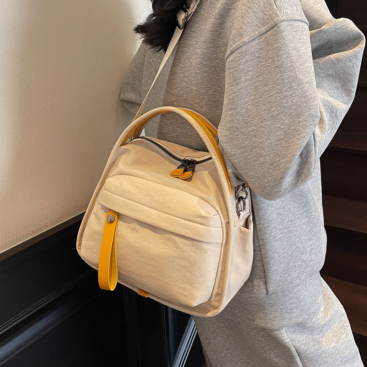 A simple and casual single-shoulder canvas bag for women in the summer of 2025, a high-end crossbody bucket bag full figure