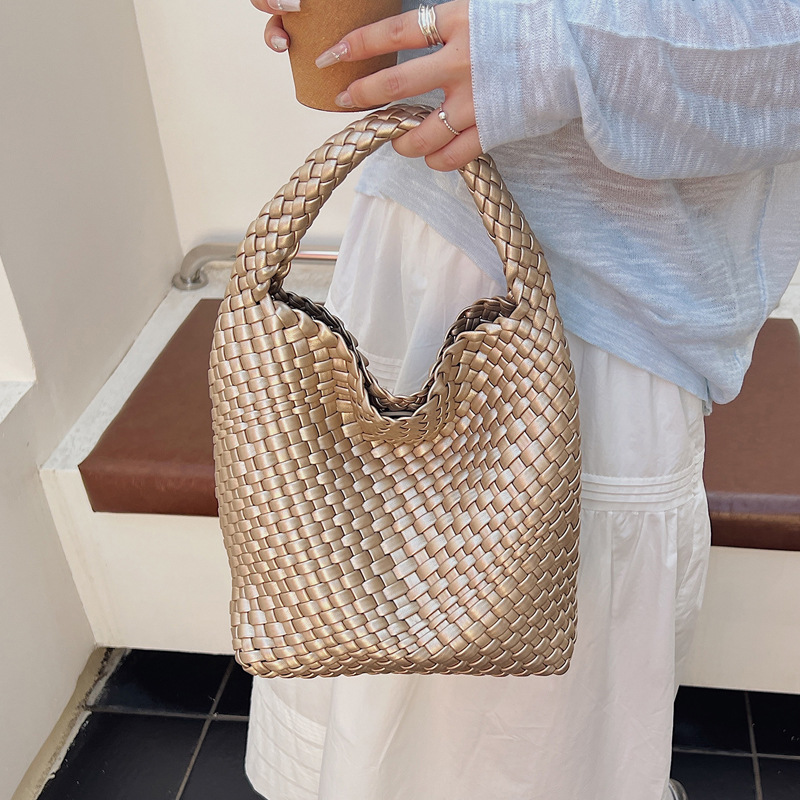 Niche design hand-woven bag, large-capacity casual tote bag, 2025 new trendy commuting mother and child underarm bag Specification drawing