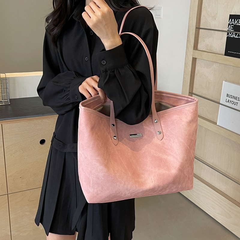 Korean style large-capacity tote bag, a fashionable commuting bag for women in summer 2025, a new versatile single-shoulder tote bag details Picture