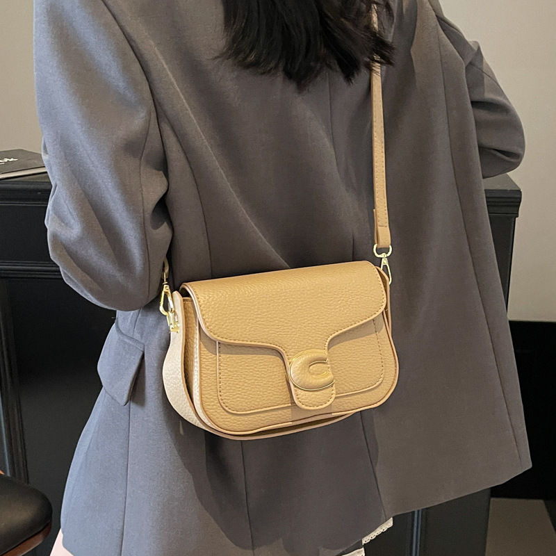Korean niche fashion handbag for women 2025 new style simple solid color casual small square bag with a sense of high-end crossbody Application Scenario