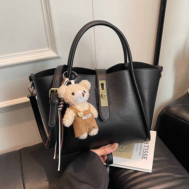 The retro hand-held small bag for women is a new trend in 2025. This is a fashionable and versatile single-shoulder crossbody bucket small bag that is popular this year full figure