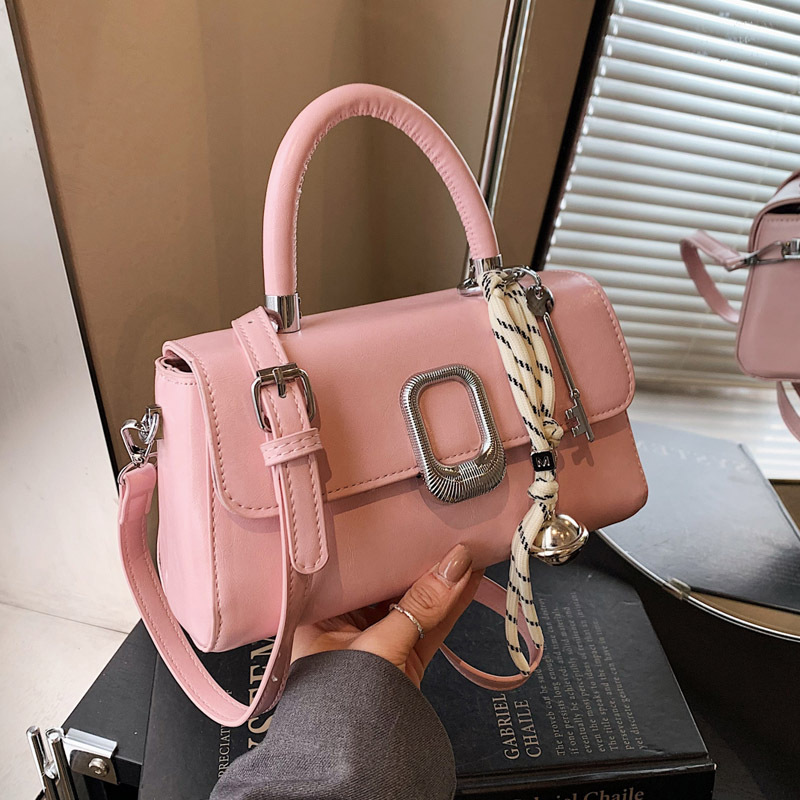 This is a new spring 2025 casual bag for women. It features a trendy and simple hand-held small square bag with a niche design and a commuting crossbody bag Specification drawing