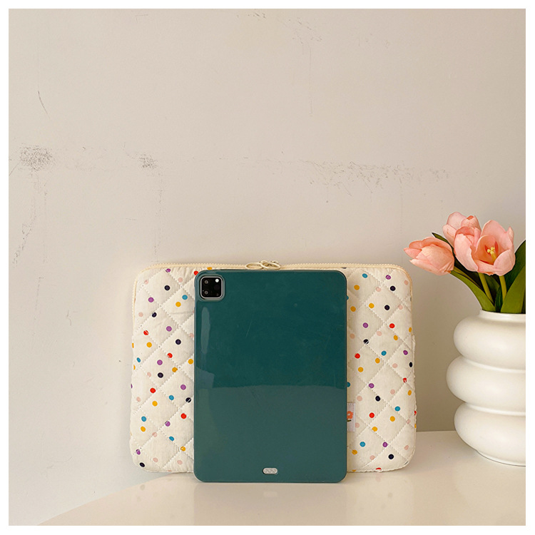Korean version color polka dot ins laptop bag, women's portable storage bag, 14-inch and 15-16-inch tablet inner bag Application Scenario