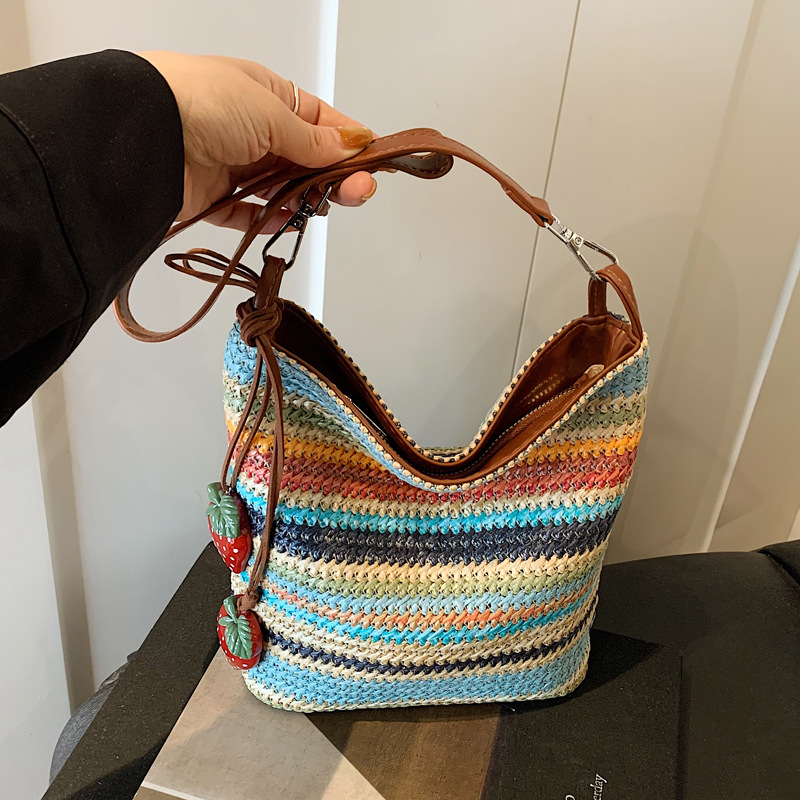 Handmade woven bag for women, 2025 new style straw woven bag, versatile shoulder bag, seaside vacation crossbody bag, bucket bag full figure