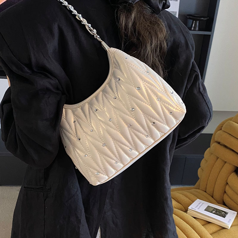 Fashionable diamond-encrusted diamond-shaped chain underarm bag 2025 Summer new style versatile daily commuting crossbody bag for women full figure