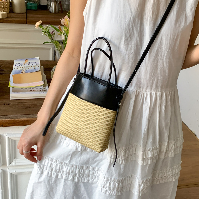 Korean style simple and fashionable woven mobile phone bag for women 2025 summer new seaside vacation crossbody straw woven bucket bag details Picture