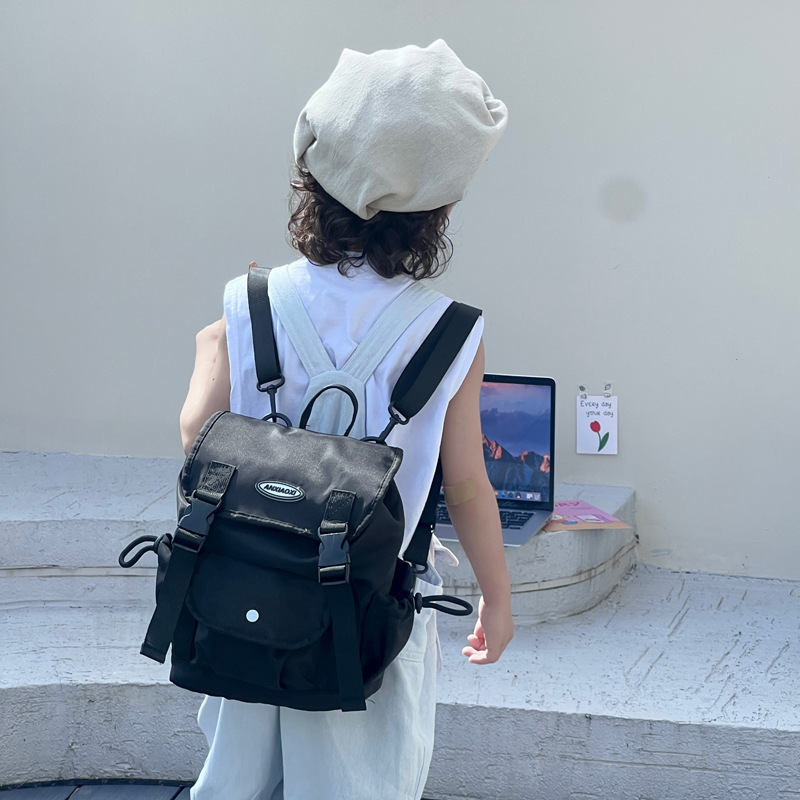 New fashionable color-blocking children's, boys' and girls' casual and cool baby travel backpack, kindergarten schoolbag Application Scenario