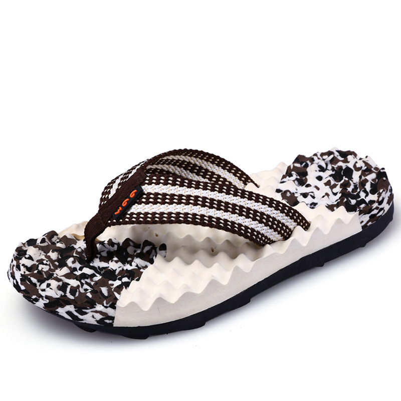 Custom-made men's flip-flops for summer outdoor use, thick-soled thick-soled outdoor beach cool slippers wholesale Application Scenario