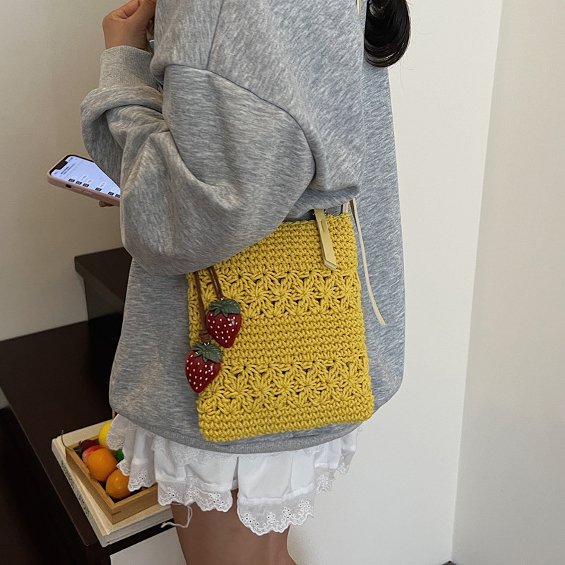 A stylish, trendy, casual, and stylish small square bag for the summer of 2025. It's a stylish single-shoulder crossbody bag for women Specification drawing