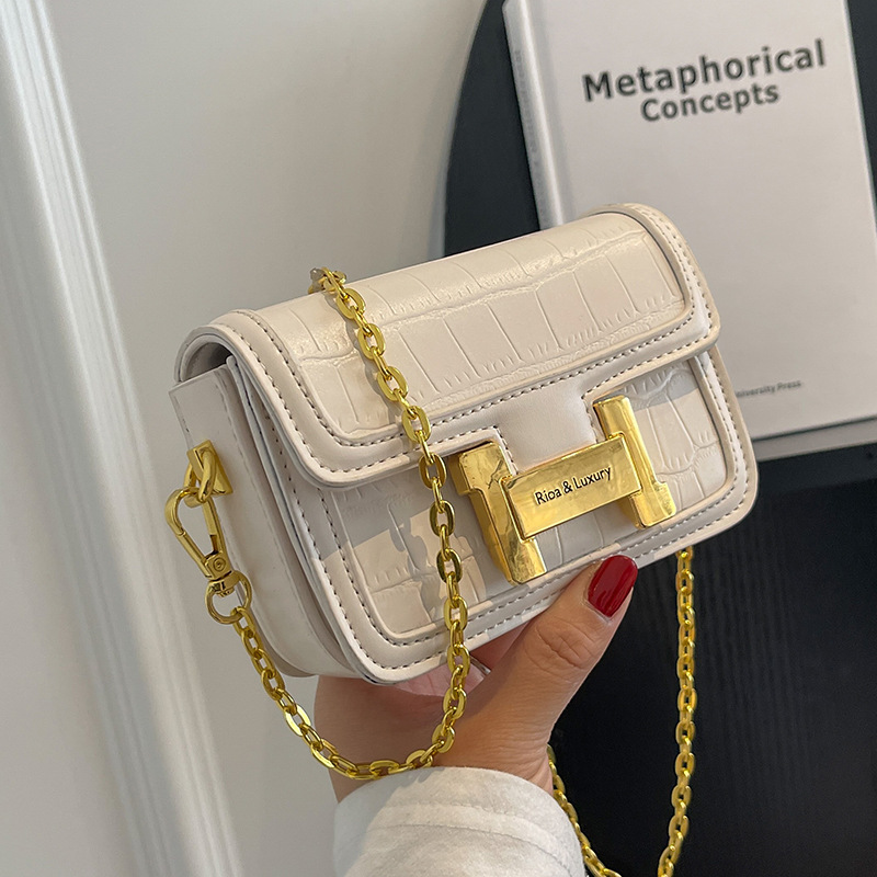 High-end quality small bag for women, 2025 new style fashionable and exquisite chain single-shoulder bag, elegant and versatile commuting crossbody bag full figure