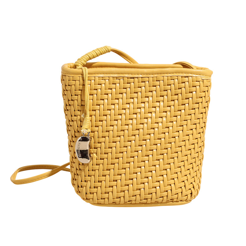 2025 Korean version Instagram trendy fashion bag woven new bucket bag, fashionable and casual women's single-shoulder crossbody commuting bag Item Picture