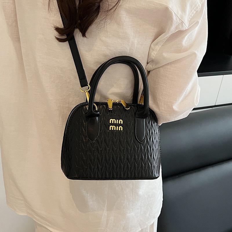 A niche design embossed bag for women, a new summer 2025 fashion and stylish shell bag, a Korean style trendy crossbody bag for women Specification drawing