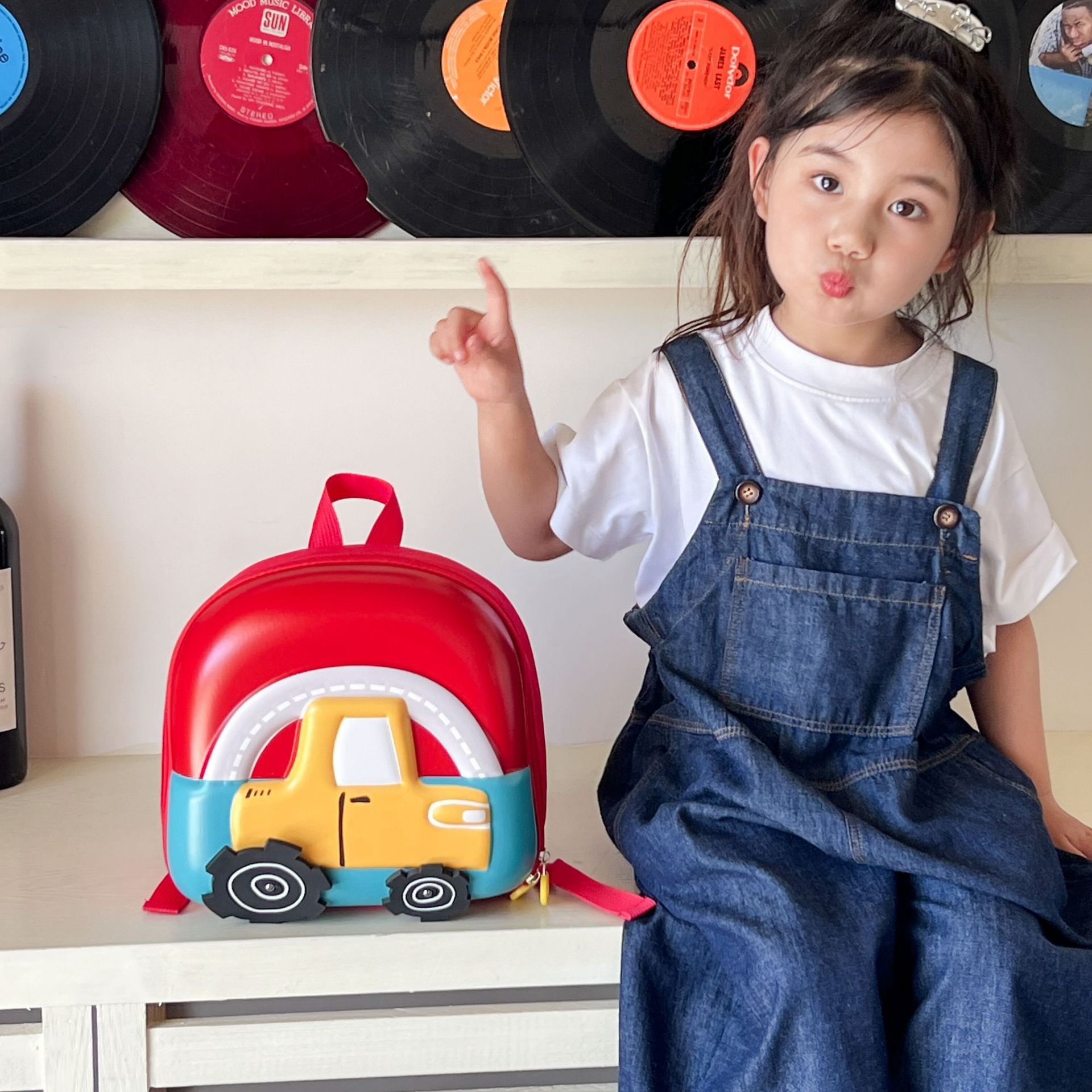 New children's kindergarten schoolbag, cute anime car hard shell backpack, lunch bag, mini baby backpack full figure
